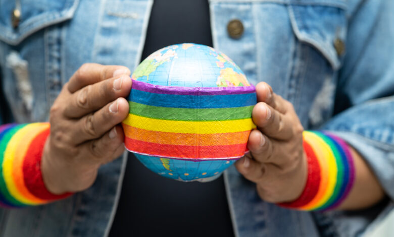 Homoseksüellik klanına dikkat!